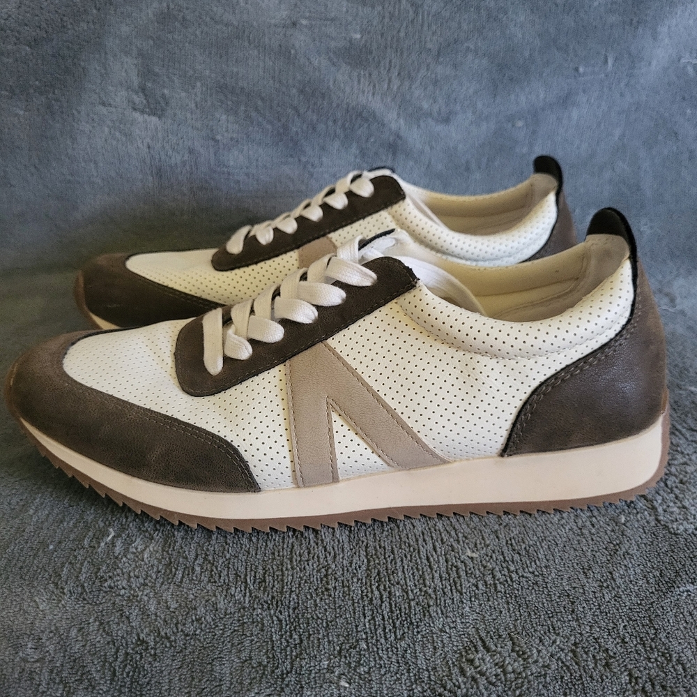 Causal Sneakers